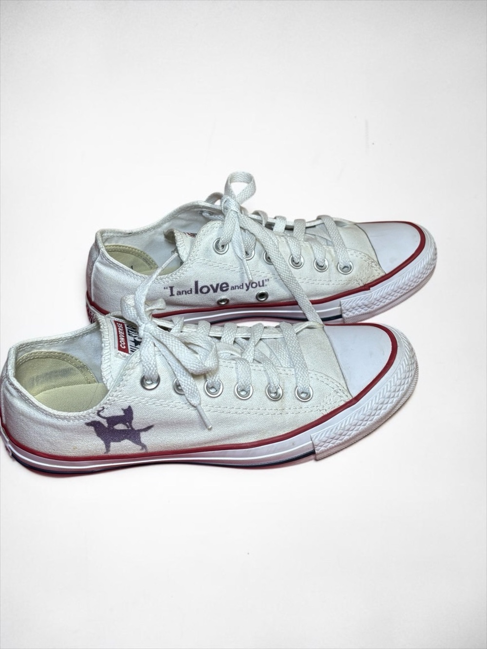 Converse White Canvas Low Top Sneakers with Red Trim Unisex Men’s size 5.